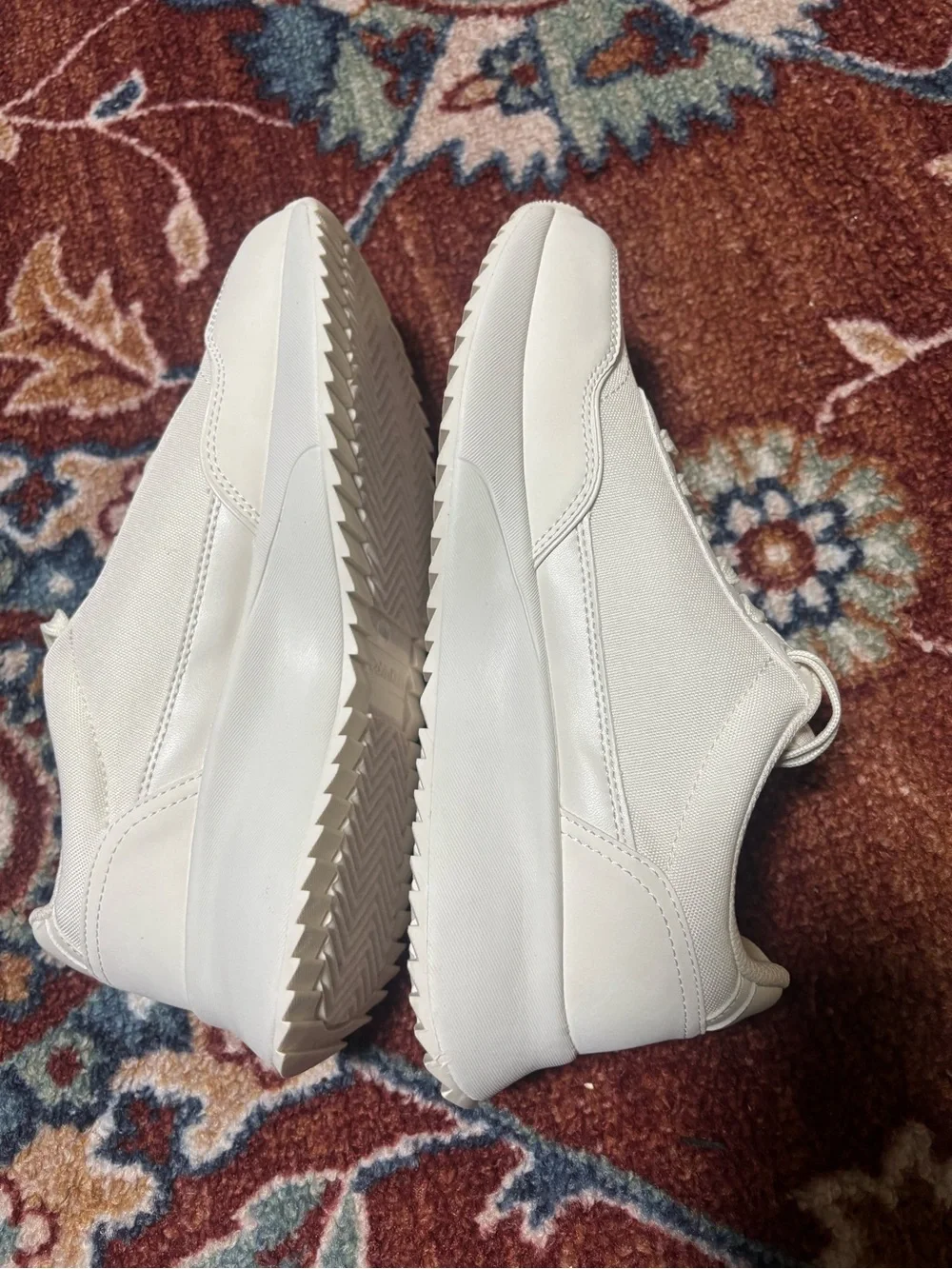 Calvin Klein Pippy Sneakers Women's White Lace Up Lifestyle Shoes size 10